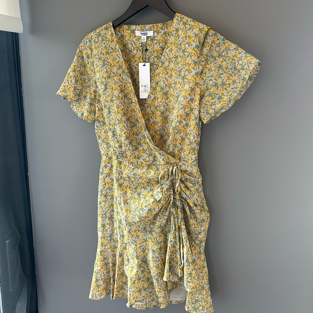BB Dakota Yellow floral dress. NWT side waist tie